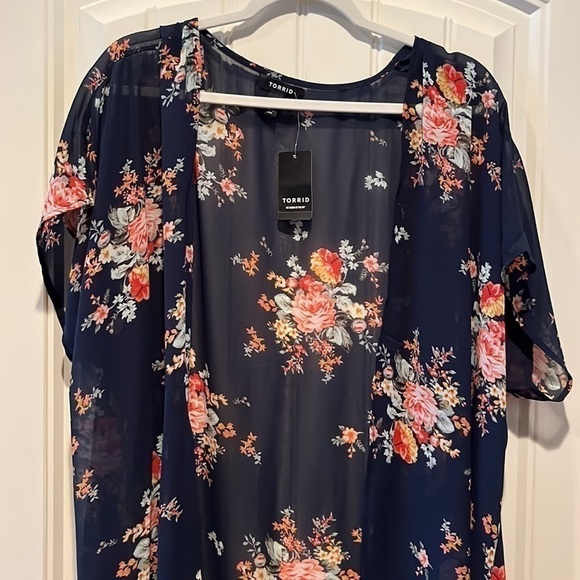 𝅺TORRID NWT sheer floral bouquet, chiffon, open kimono long length size 1/2X - Picture 2 of 7